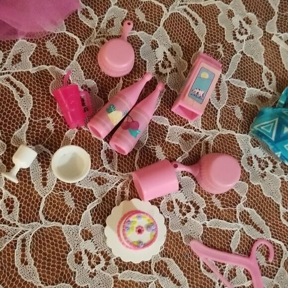 Vintage and modern Barbie Doll CLOTHES & mix items LOT - Picture 16 of 17